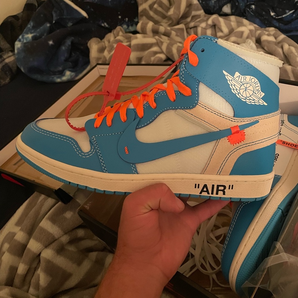 Off White x Jordan 1 UNC Size 11